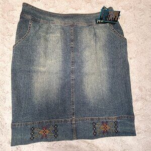 Vezucci Women's Denim Blue Jean Skirt with Stitched Details Size 12 Casual